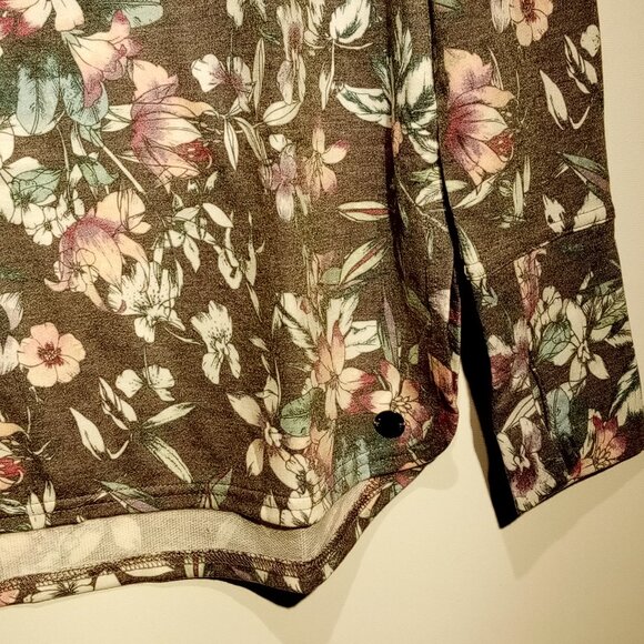 Women's Tops 6 pc Lot sz MED Nice variety Long and Short sleeve Floral NWT - Picture 2 of 12
